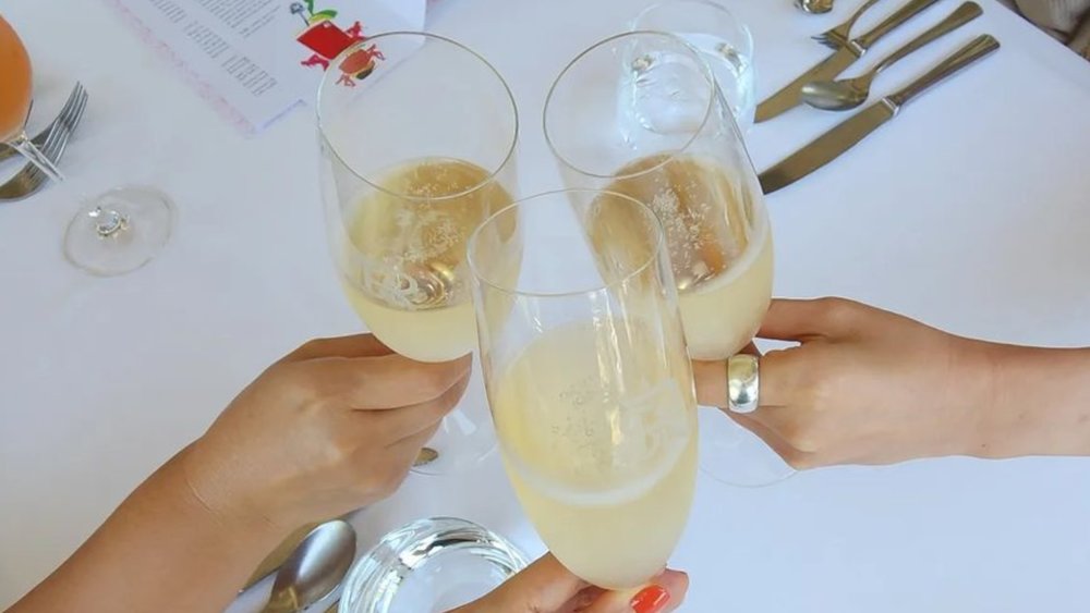 Cocktails—the best way to start brunch! Credits to @night_ohbentto on Instagram