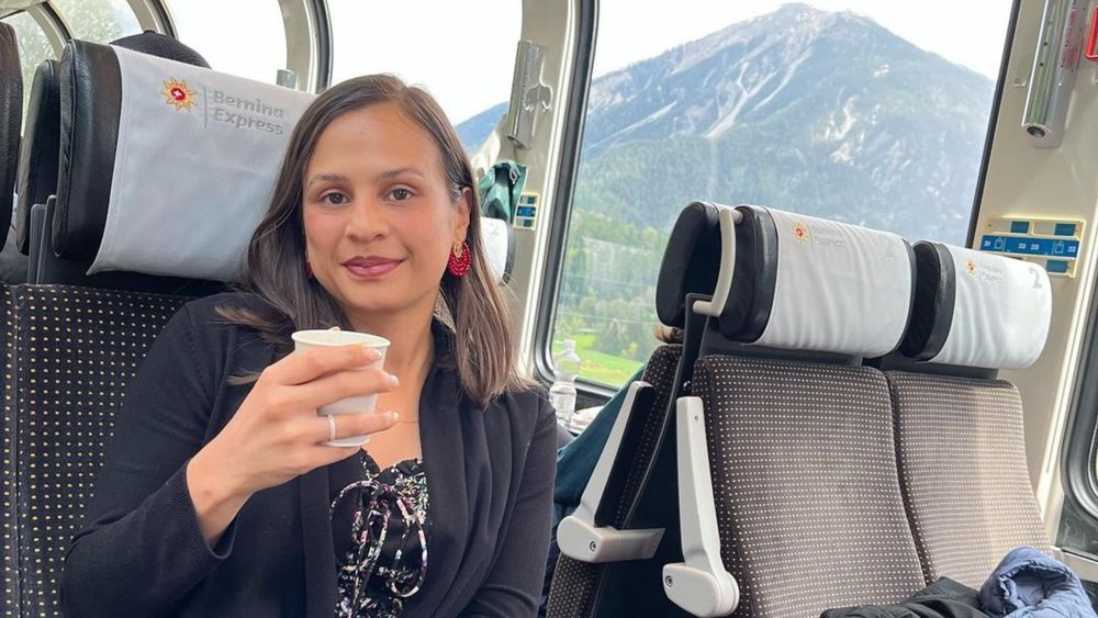 Enjoy a cuppa to warm you up during the ride on the Bernina Express! Credits: @sthefany_mb on Instagram