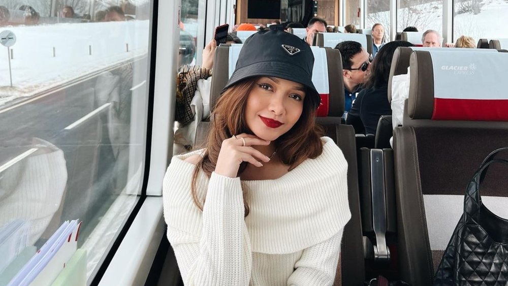 The Glacier Express is designed for comfort with its spacious seats, carpeted flooring, and air-conditioned cars. Credits: @azirashafinaz on Instagram