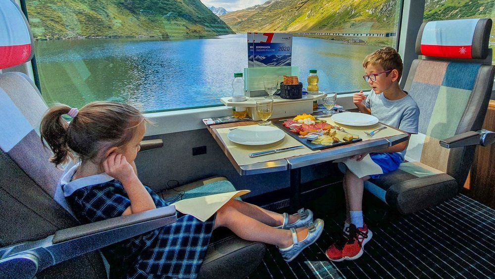 Satisfy your grumbling stomach with the food and drinks served on the Glacier Express! Credits: @familyof5.swiss on Instagram