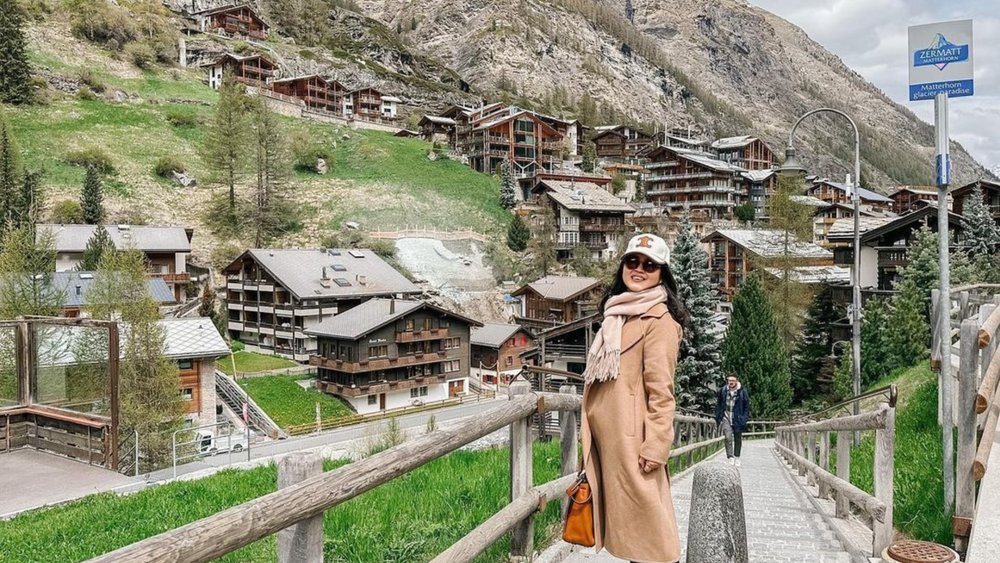 Zermatt is so quintessentially Swiss with its scenery and chalets! Credits: @giacinta61 on Instagram