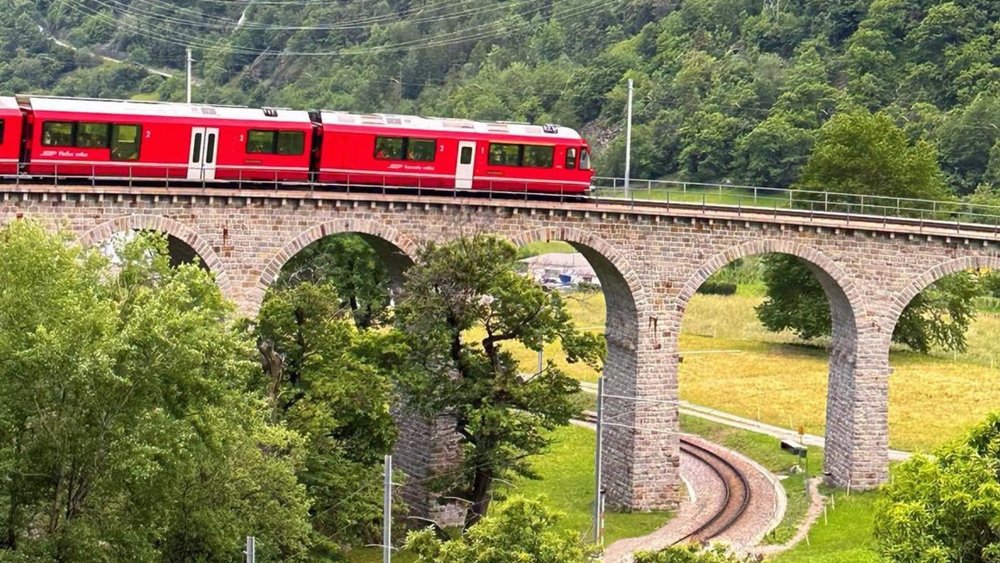 Get your Swiss Travel Pass to get access to both the Glacier and Bernina Express! Credits: @travel_whatelse_ on Instagram