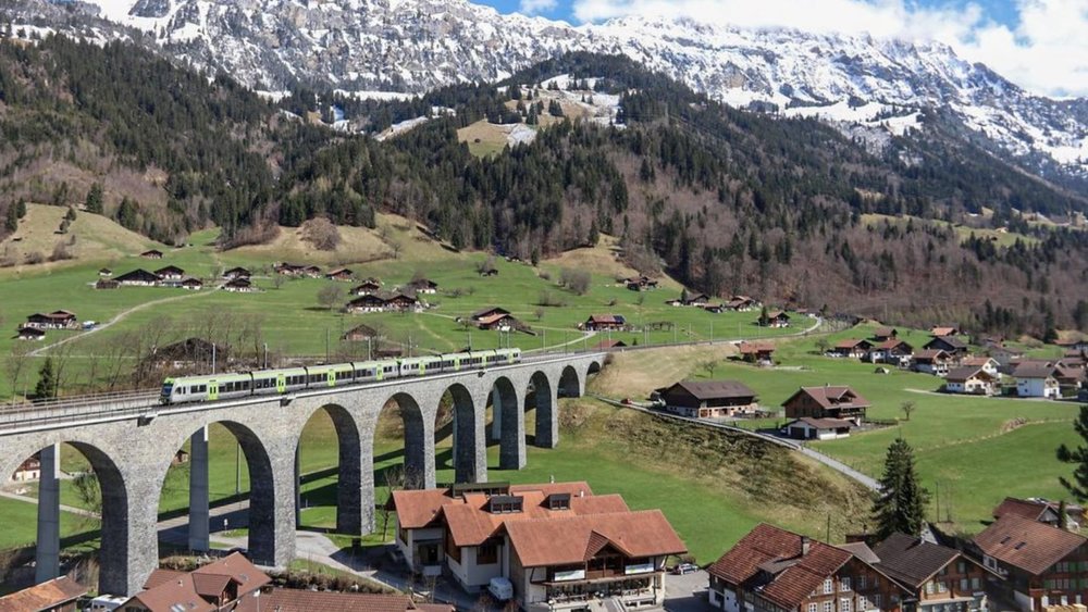 Aside from visiting Lake Zurich and Lake Thun, plan a rail day trip on your holiday in Switzerland. Credits to @trainspotter_seeland 