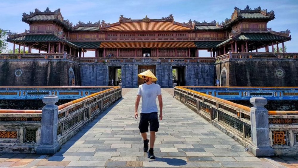 Wear a traditional nón lá to protect your skin while travelling! Credits to @gio_95 on Instagram.