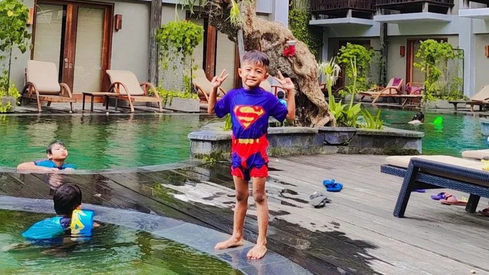 The Bali 101 Oasis' lagoon pool is enough to keep the kiddos engrossed the whole day!  Credits: @dianluthfianazahra on Instagram