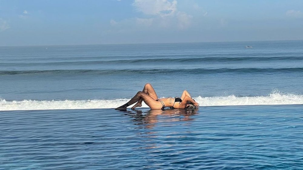 Wake up and fall asleep to the sounds of the waves crashing on the ocean. Credits to @corinnahannah on Instagram