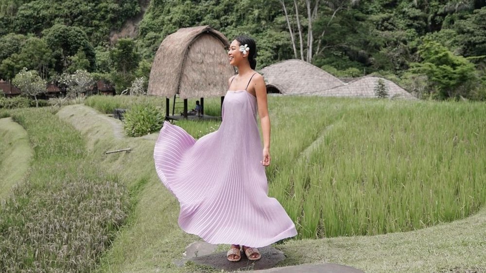 Spacious rooms, sandy beaches, and a private villa—what more could you need? Credits to @mariarahajeng on Instagram