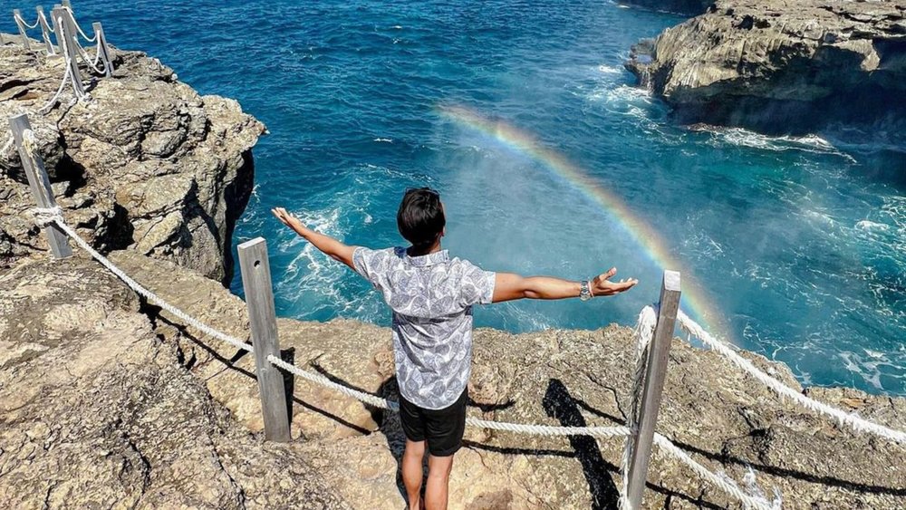 You can safely appreciate the waves crashing from afar! Credits to @putra_jung on Instagram