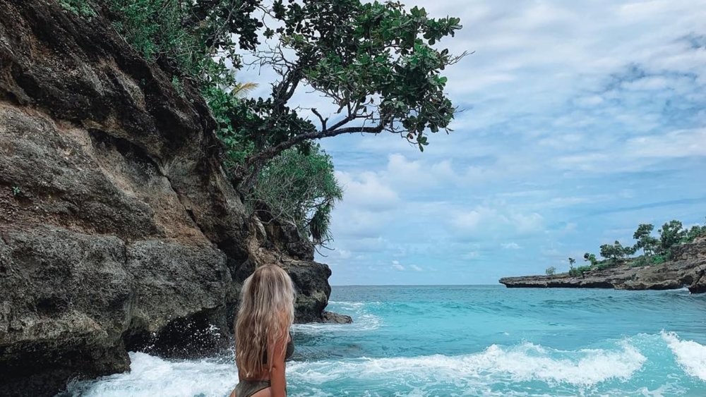 This secluded beach is a literal paradise. Credits to @frejaknutsson on Instagram
