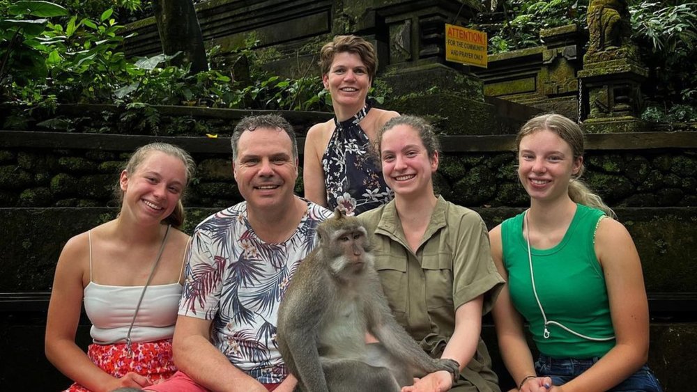 Don't forget to take pictures with the whole family! Credits to @joli.baliadventures