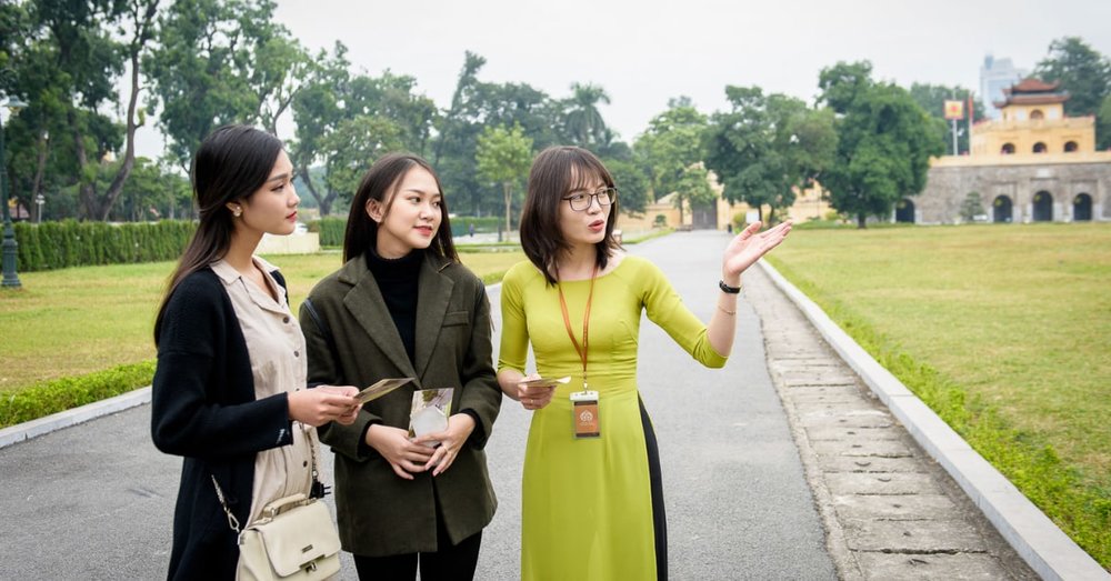 Tour Tham Quan Hoàng Thành Thăng Long Cho Du Khách Trong Nước