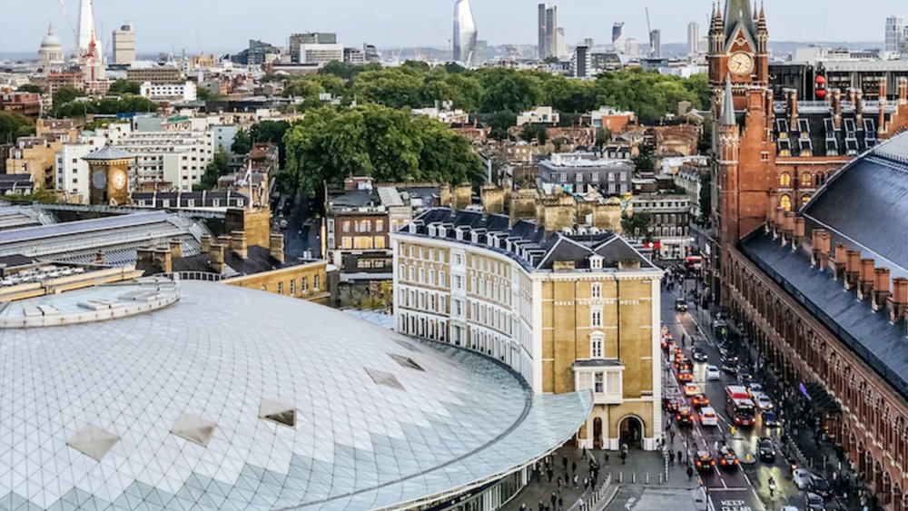 There’s a view no matter where you decide to stay. Credits to Andrei Ianovskii on Unsplash