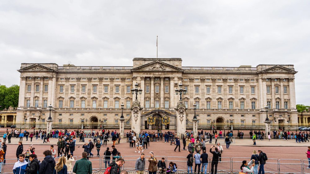 Another must-try thing to do in London for free: watch the Changing of the Guards ceremony! Credits to Sung Shin on Unsplash