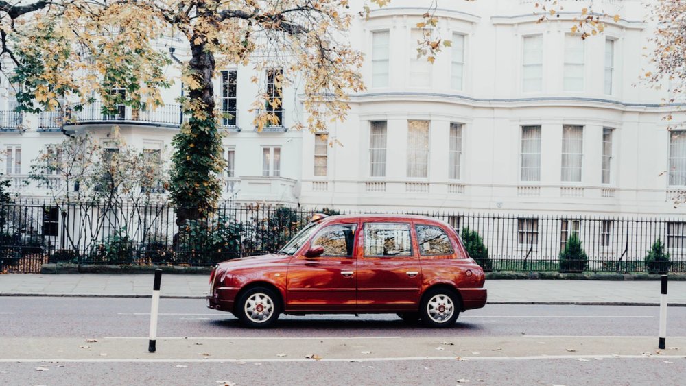 Remember: they drive on the left side here! Credits to Anna Claire Schellenberg on Unsplash