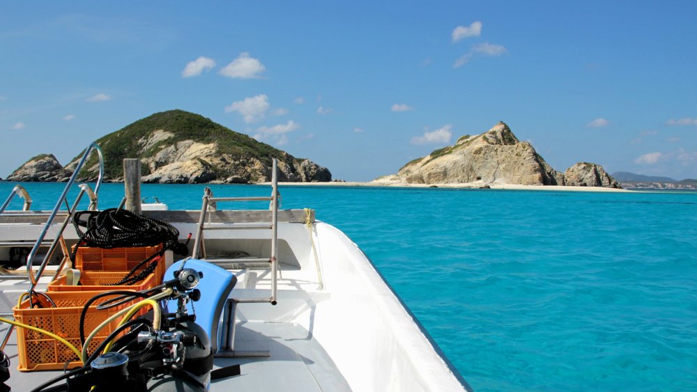 Say hello to the bluest waters of Okinawa! Credits: DavideGorla on Flick
