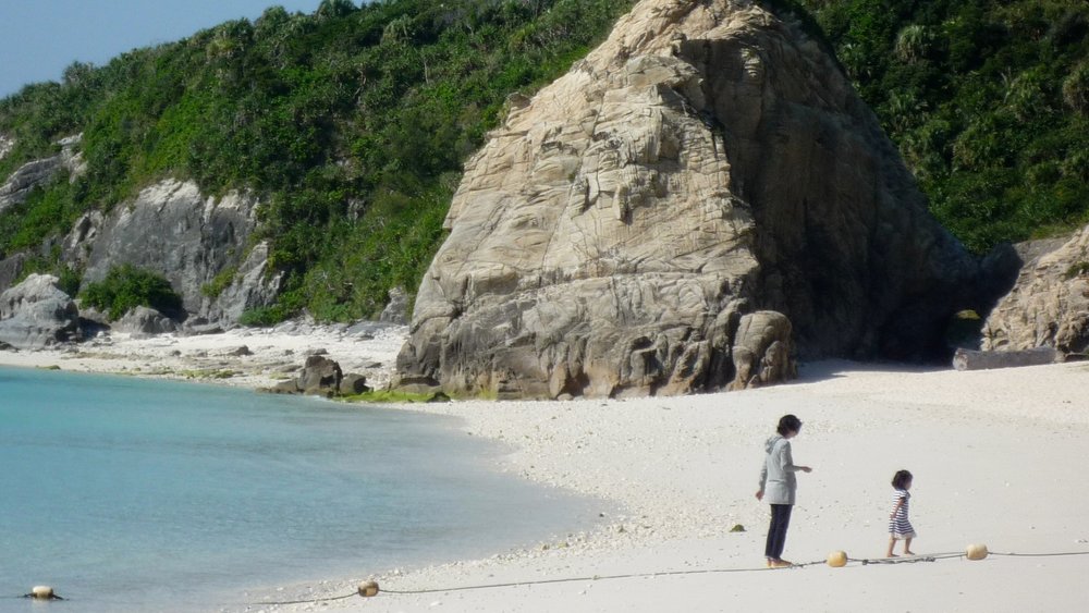 These observatories are generous with views of Tokashiki’s sand and seas! Credits: antjeverena on Flickr