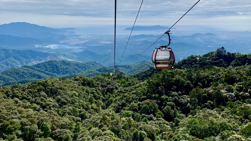 Calling all thrill-seekers — get ready to soar to new heights with this Vietnam tour package! Credits: @stefankst on Unsplash 