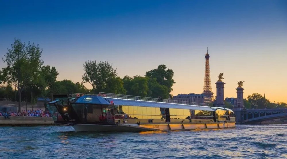 Overview of dinner Cruise by Bateaux Mouches