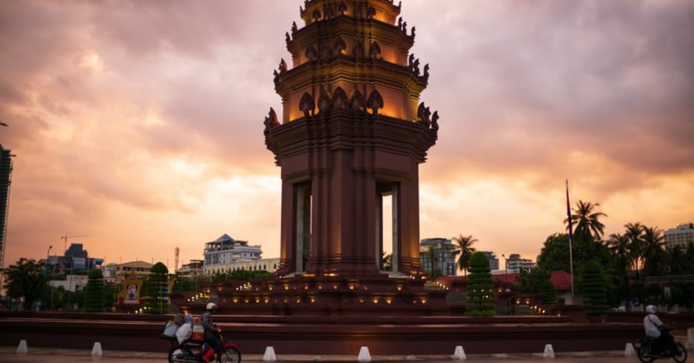 Tượng Đài Độc Lập (Independence Monument)