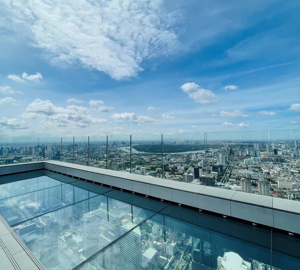 8.マハナコーンスカイウォークでのスリリングな体験