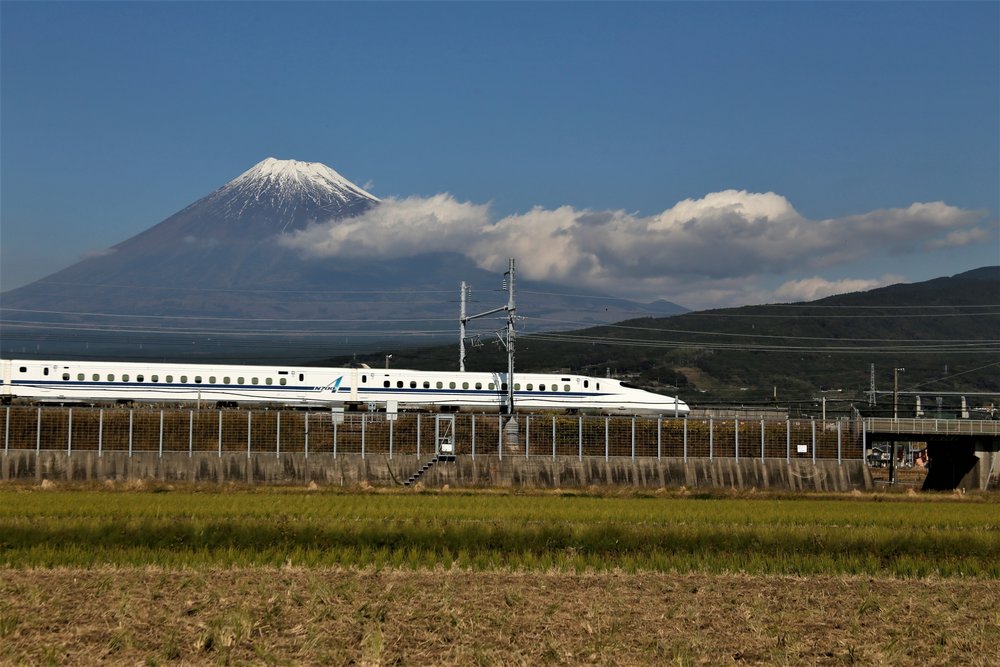 新幹線　新富士