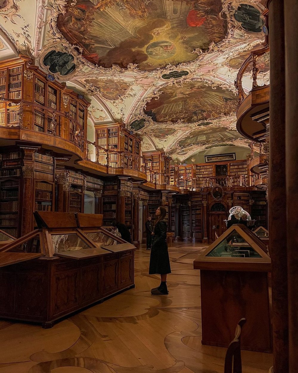 MY BM Perpustakaan St. Gallen's Abbey di Switzerland