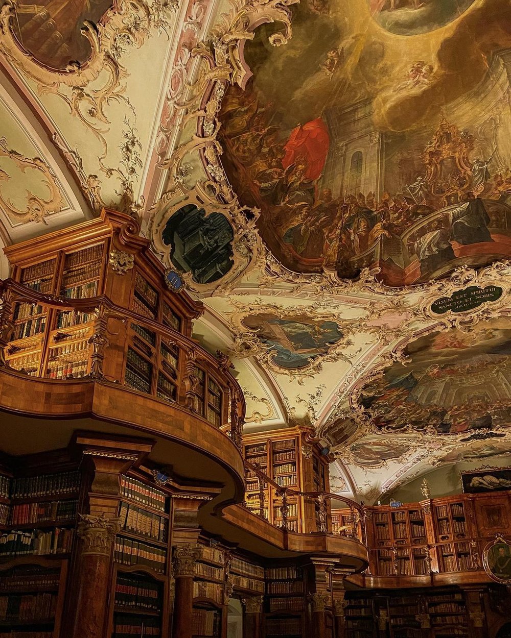 MY BM Perpustakaan St. Gallen's Abbey di Switzerland