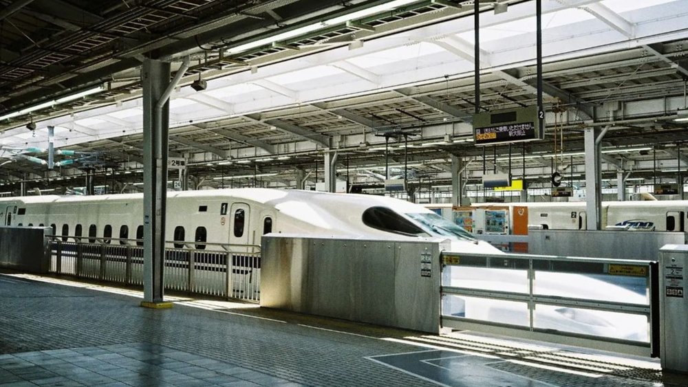 Experience the bullet train when you come to Japan! Image credit to @jeshi_jpg on Instagram