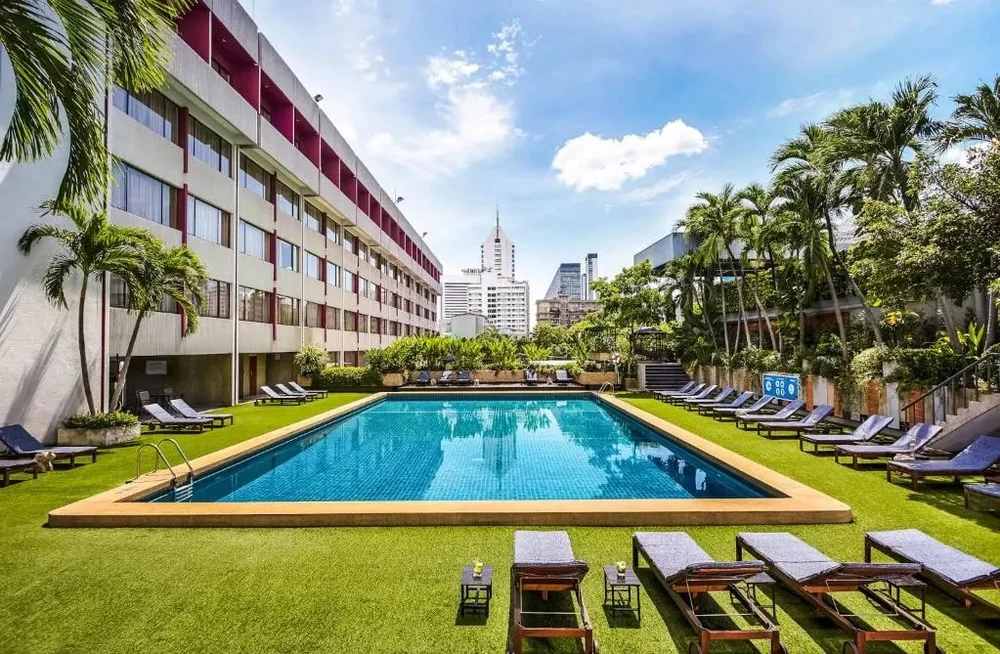 Ambassador Bangkok Hotel - Swimming Pool