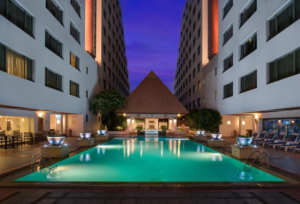 Twin Towers Hotel Bangkok - Swimming Pool