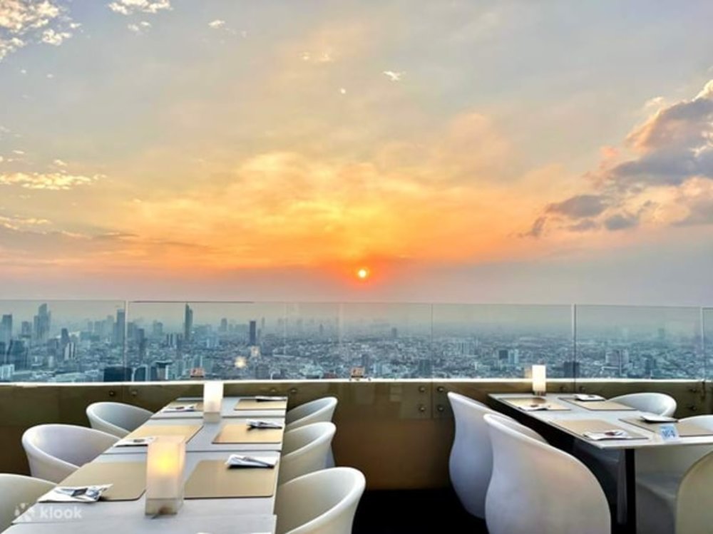 บุฟเฟ่ต์อาหารที่ Bangkok Balcony และ Sky Box ในโรงแรมใบหยกสกายชั้น 81