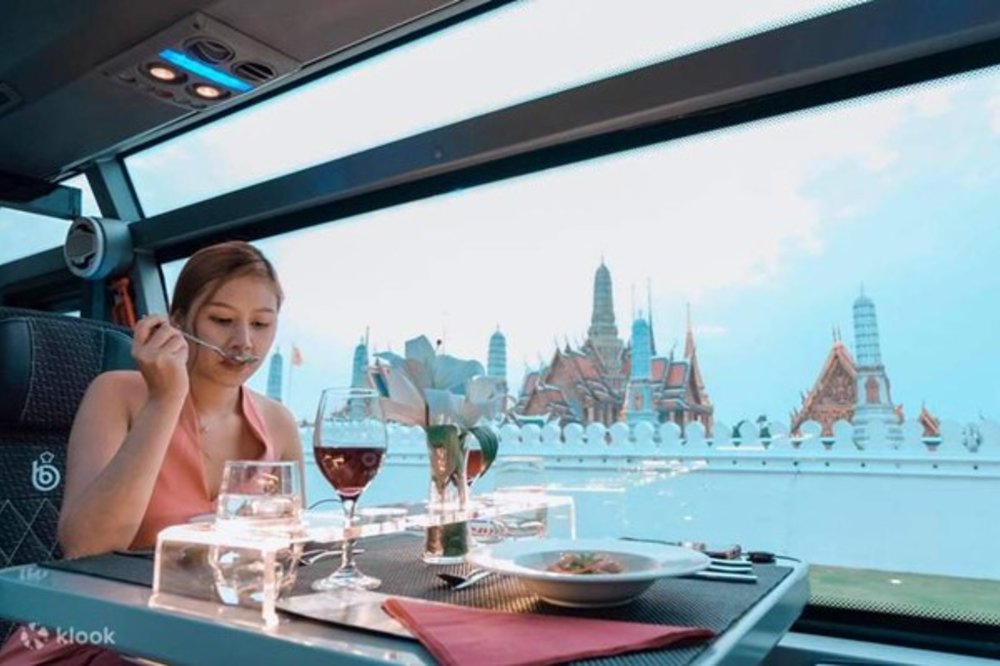 ทัวร์ชิมอาหารบนรถบัส พร้อมชมวิวในกรุงเทพฯ