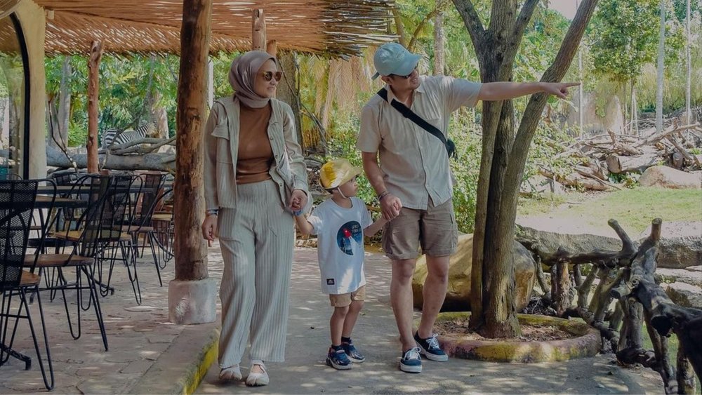 Nestled amidst the tropical beauty of Bali, Bali Zoo is a captivating destination where animal lovers can embark on an unforgettable journey. Image credit to @nuriamalina on Instagram