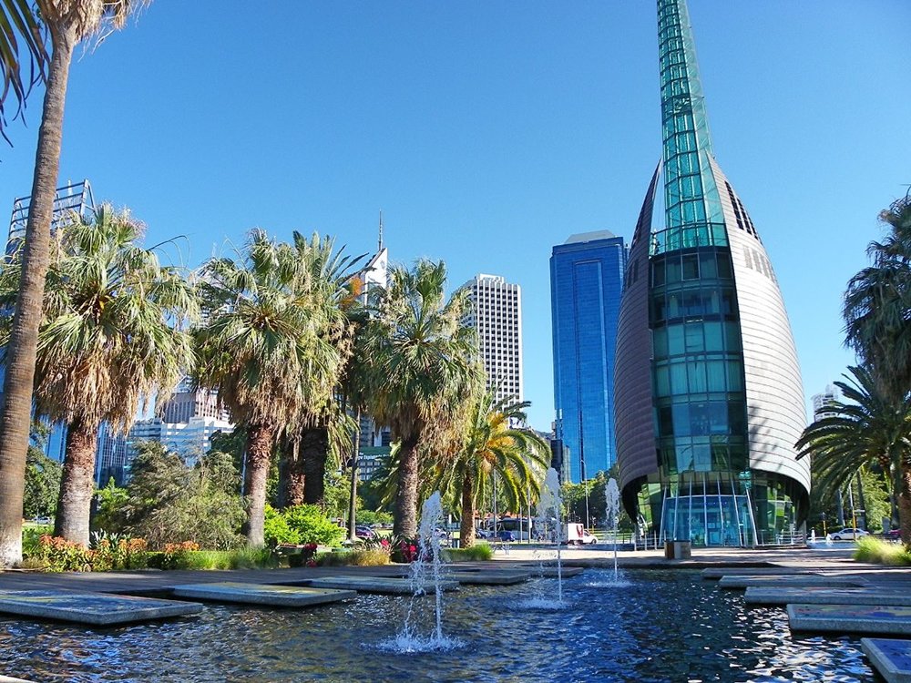 AU パース ベルタワー