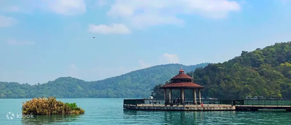 Pagoda in the lake
