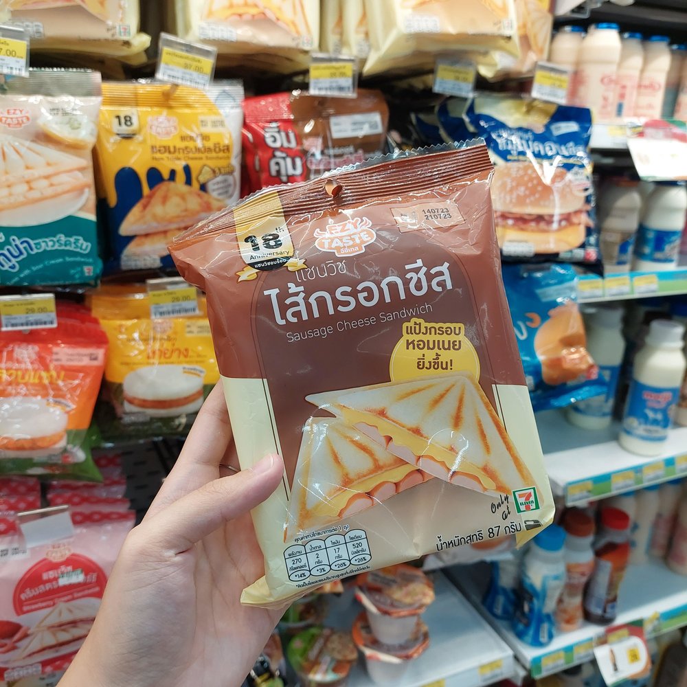 Person holding a pack of sandwich