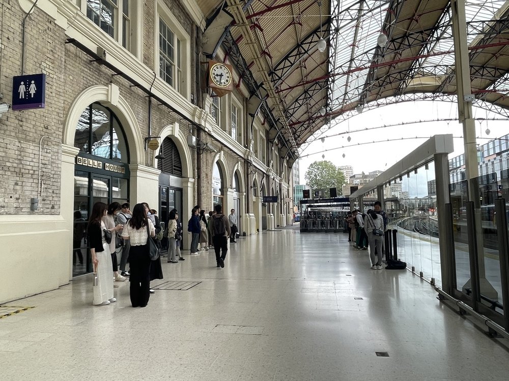 91618 Cotswolds Assembly Point (train platform w bathroom sign)