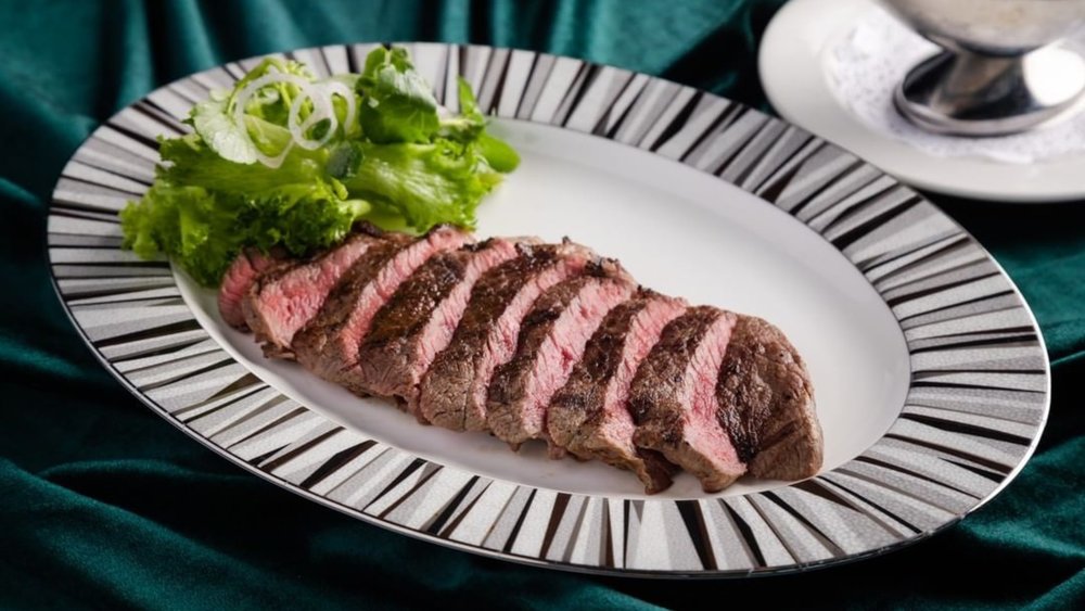 Their delicious and juicy steaks taste better than they look. Image credits to @plantationgrillbali on Instagram.