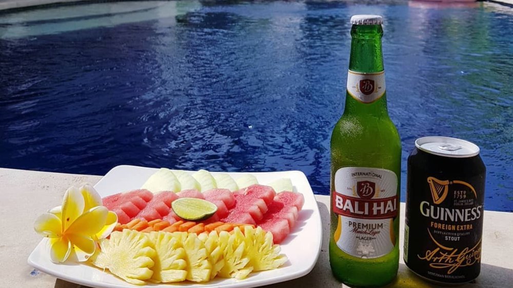 What's better than a cold one by the pool? Credits to @joannec0724 on Instagram