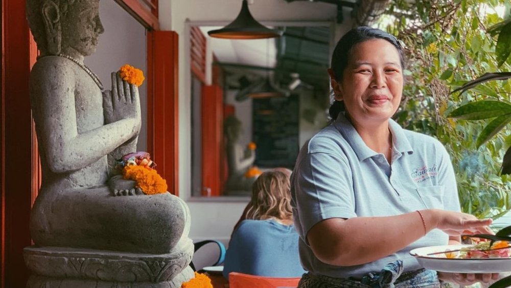 Prefer vegan options? Check out Sawobali's coffees and cakes! Image credits to @alicemayredmond on Instagram.