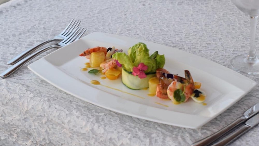 Get your hands on the most fresh and warm poached prawns! Image credits to @ohhcuisine on Instagram.