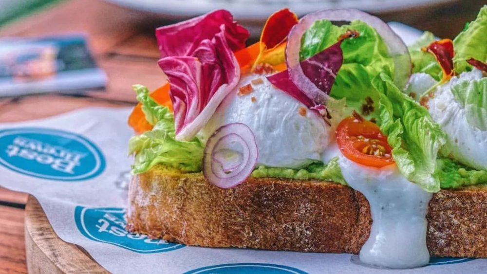 Eggcellent Western dishes at The Best Brew. Image credits to @thebestbrewkuta on Instagram.]