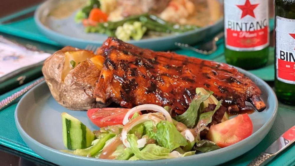 Enjoy Irish eats and brews at Gracie Kelly's. Credits: @graciekellysbali