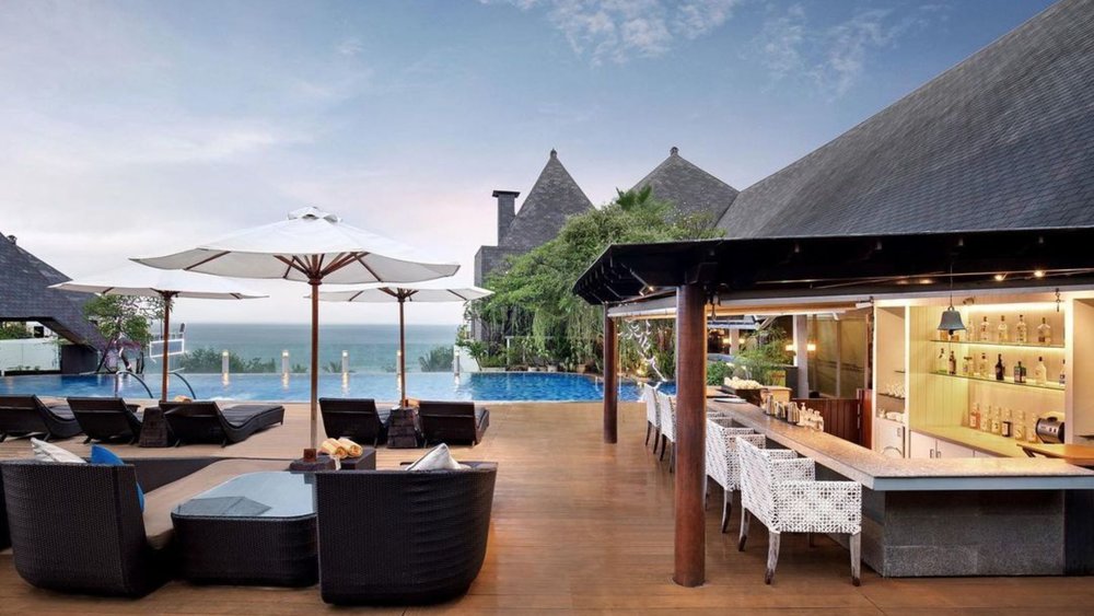 The marvellous cliffside views are waiting for you! Credits: @accor.thekutaheritagehotel on Instagram 