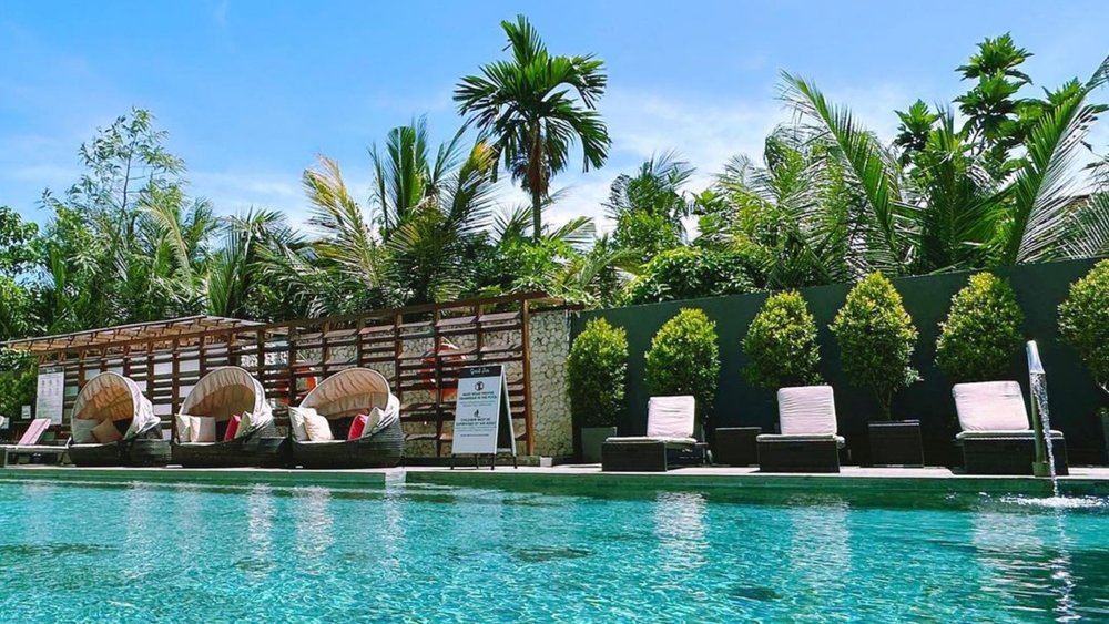 Hang by the poolside with a cocktail in hand at Grand Zuri. Credits: @grandzurikutabali on Instagram