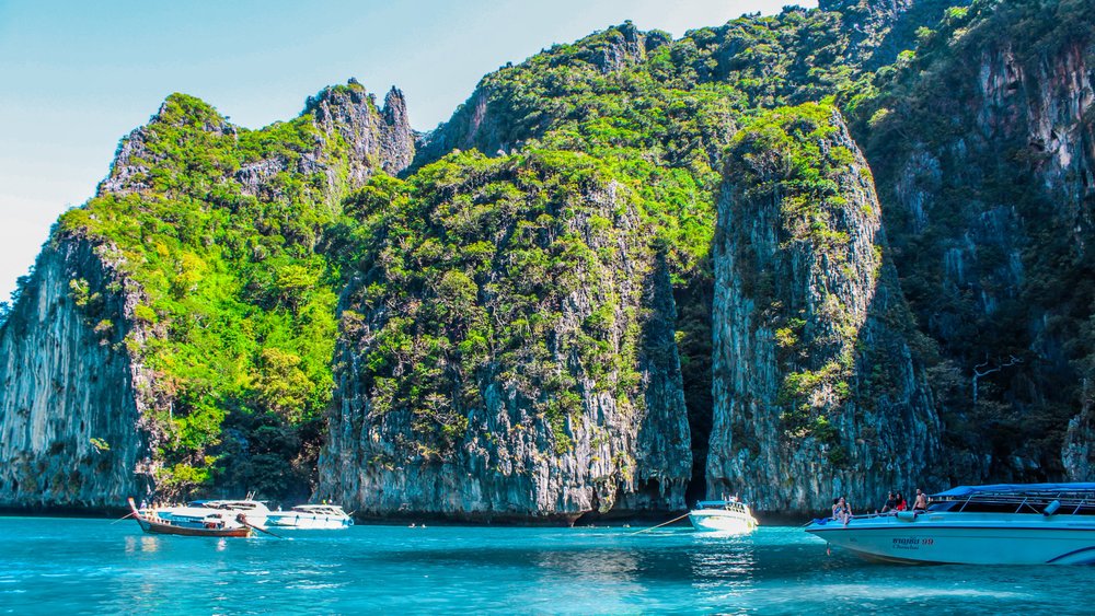 Feast your eyes on Thailand’s magical waters and strips of nature! Credits: Ratul Ghosh on Unsplash