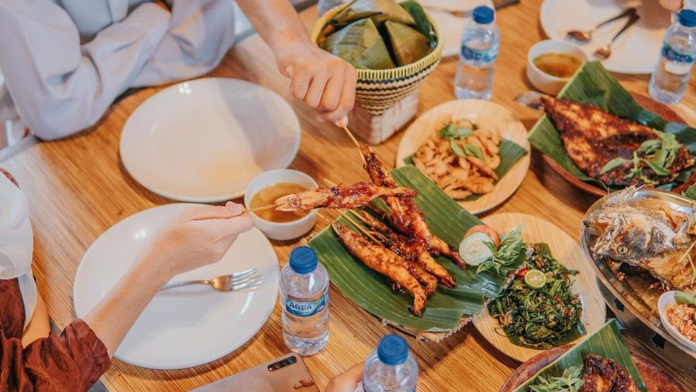 Experience riverside indulgence in Kuta Ubud's bale huts. Credits: @baleudang on Instagram