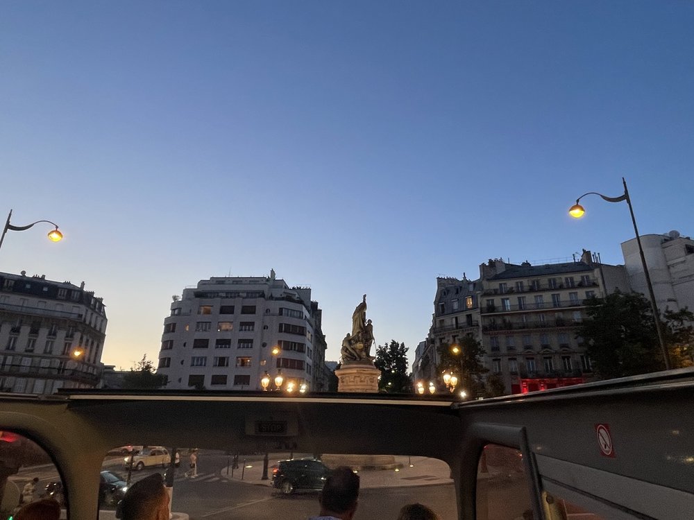 11202 8406 Moulin Rouge view from bus