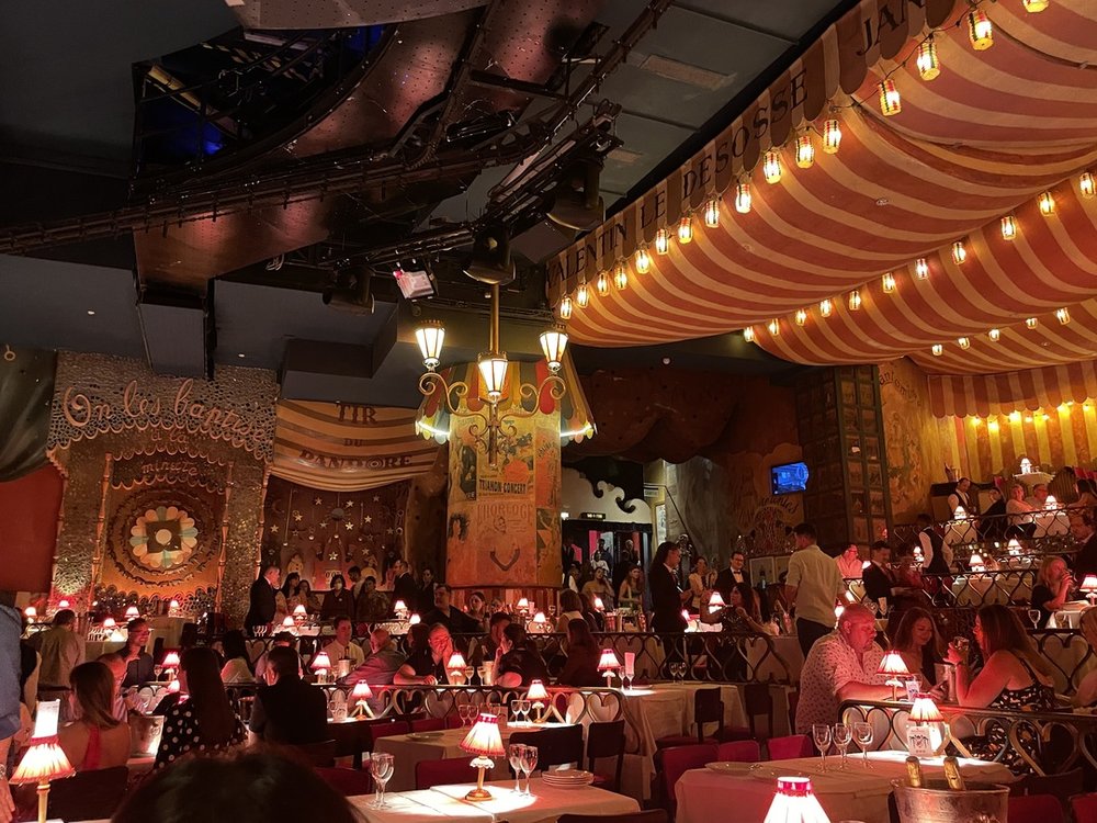 11202 8406 Moulin Rouge inside