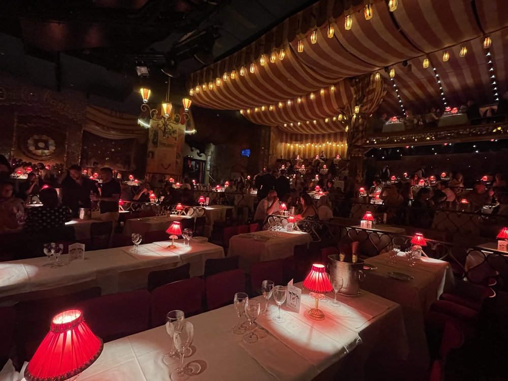 11202 8406 Moulin Rouge inside